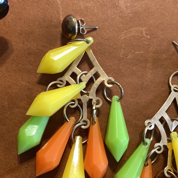 Dangling Lucite vintage Earrings - Picture 3 of 3